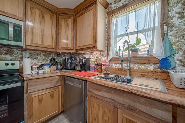 2080 Avenue J St, Home with 3 bedrooms, 2 bathrooms and null parking in Boling TX | Image 15