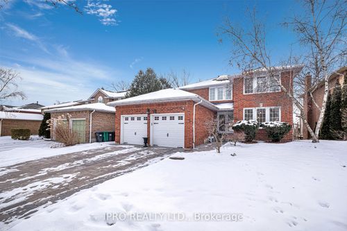 66 Barr Cres, Brampton, ON, L6Z3E2 | Card Image