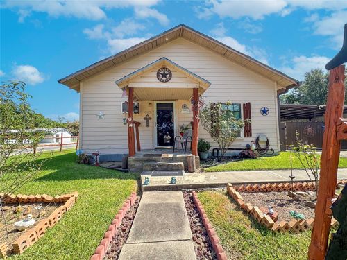 601 Oscar St, El Campo, TX, 77437-5525 | Card Image