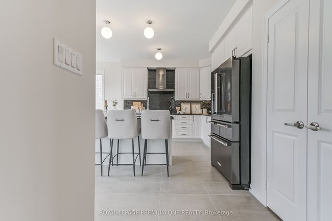 799 Apple Terr, House other with 5 bedrooms, 4 bathrooms and 2 parking in Milton ON | Image 12