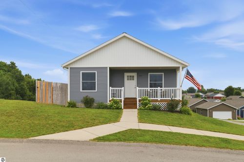 936 Sienna Street, Traverse City, MI, 49686 | Card Image