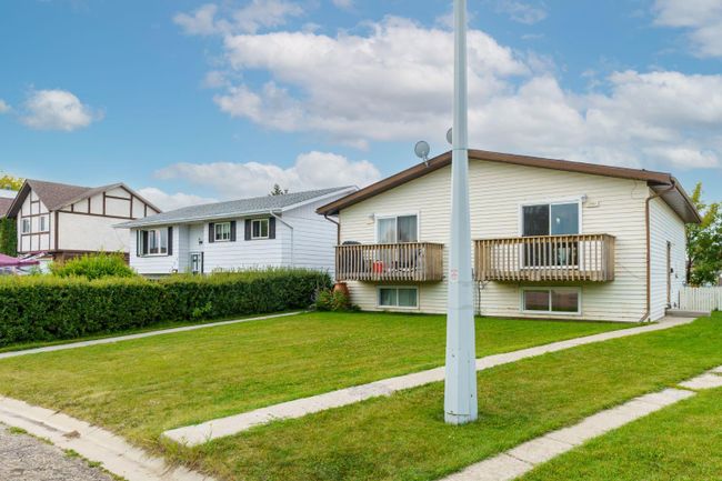 2005 &amp; 2007 25 Avenue, Home with 3 bedrooms, 1 bathrooms and 4 parking in Bowden AB | Image 31