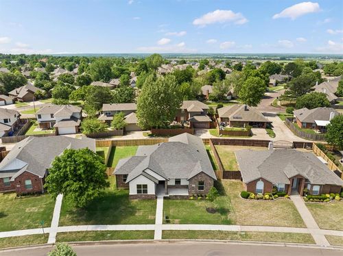 2812 Astor Dr, Norman, OK, 73072-2211 | Card Image