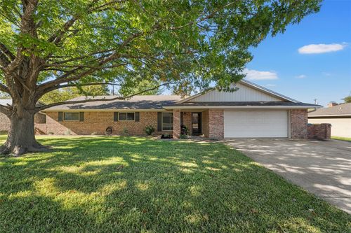 1002 W Elizabeth Dr, Robinson, TX, 76706-4919 | Card Image