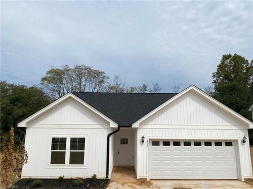 413 E Lee Ave, Yadkinville, NC, 27055-8150 | Card Image