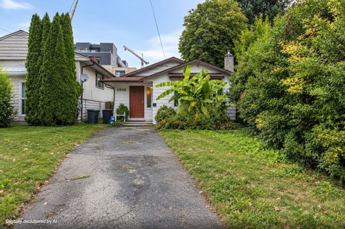 1542 Bond St, North Vancouver, BC, V7J1E7 | Card Image