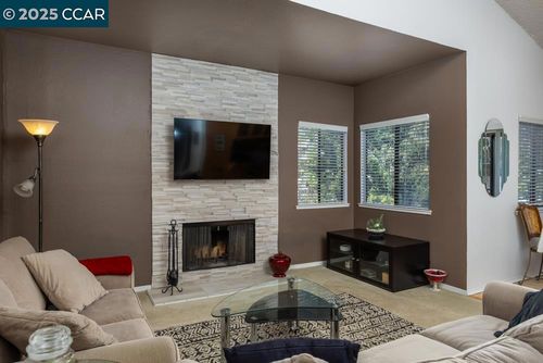 1086 Maywood Ln, Martinez, CA, 94553-4168 | Card Image