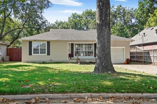 4238 Owasso Ave, Tulsa, OK, 74105-7611 | Card Image