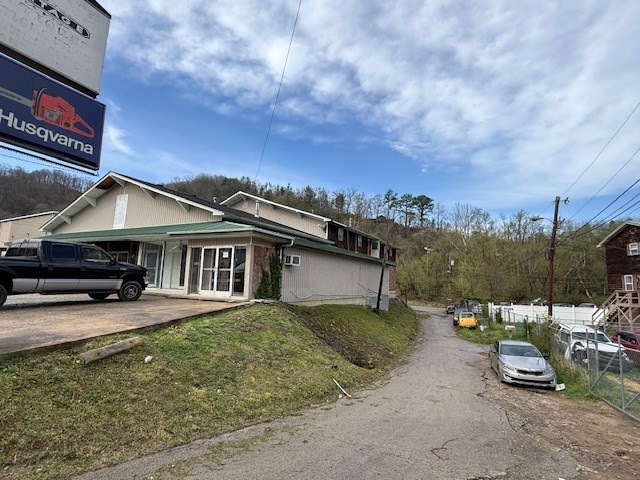 Commercial Sale in Hazard 3