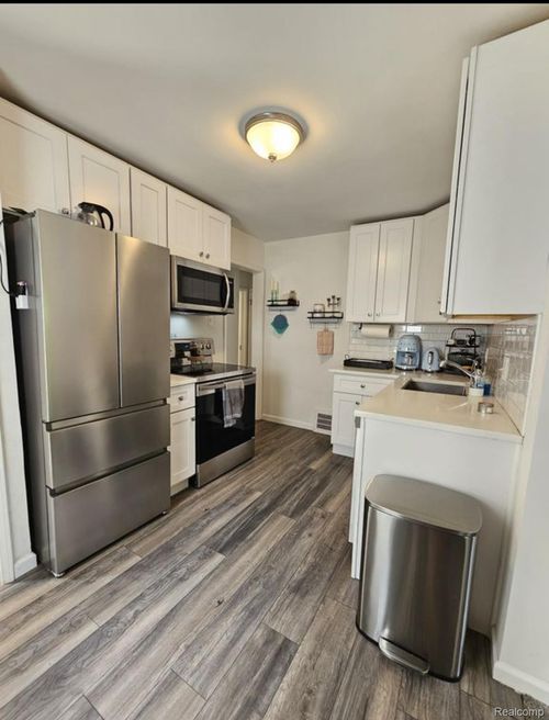 1016 Grove Ave, Royal Oak, MI, 48067-1407 | Card Image