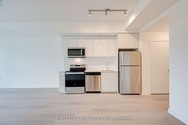 201 - 859 The Queensway, Condo with 2 bedrooms, 2 bathrooms and 1 parking in Etobicoke ON | Image 6