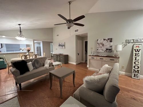 5819 Timbercrest Dr, Arlington, TX, 76017-6319 | Card Image