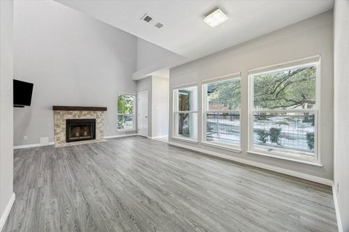 d-17-6600 Valleyside Rd, Austin, TX, 78731-3196 | Card Image