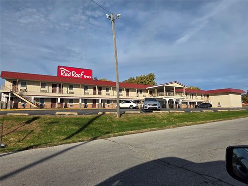 5020 Ne 14th St, Des Moines, IA, 50313-2016 | Card Image