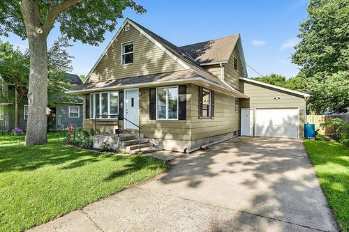 420 S 8th St, Bird Island, MN, 55310-4507 | Card Image