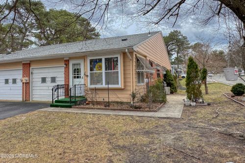 b-8 Lexington Dr, Whiting, NJ, 08759 | Card Image