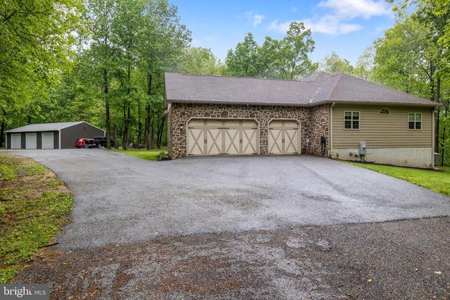 1982 Whyte Ln, House other with 3 bedrooms, 3 bathrooms and null parking in SPRING GROVE PA | Image 7