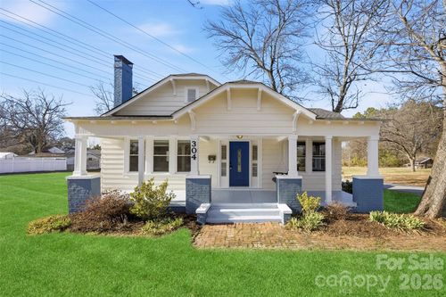 304 Lowrance Ave, Kannapolis, NC, 28081-5504 | Card Image