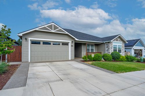 2645 Farmington Ave, Medford, OR, 97504-5940 | Card Image