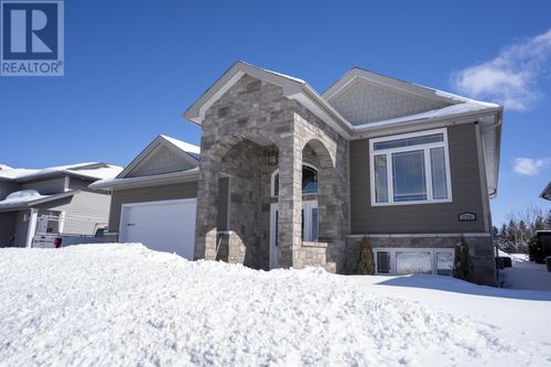 216 Cougar Cres, Thunder Bay, ON, P7C0B2 | Card Image