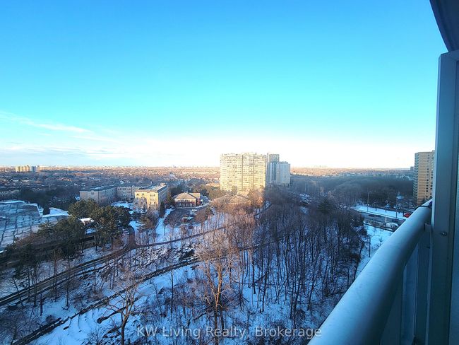 1201 - 80 Absolute Ave, Condo with 2 bedrooms, 2 bathrooms and 1 parking in Mississauga ON | Image 11