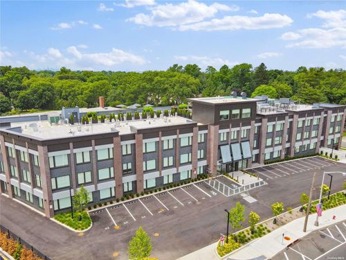 203-218 Middle Neck Rd, Great Neck, NY, 11021-1126 | Card Image