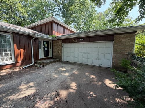 2410 Wagon Trail St Ne, Massillon, OH, 44646-5078 | Card Image