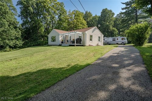 7991 Chagrin Rd, Chagrin Falls, OH, 44023-2122 | Card Image