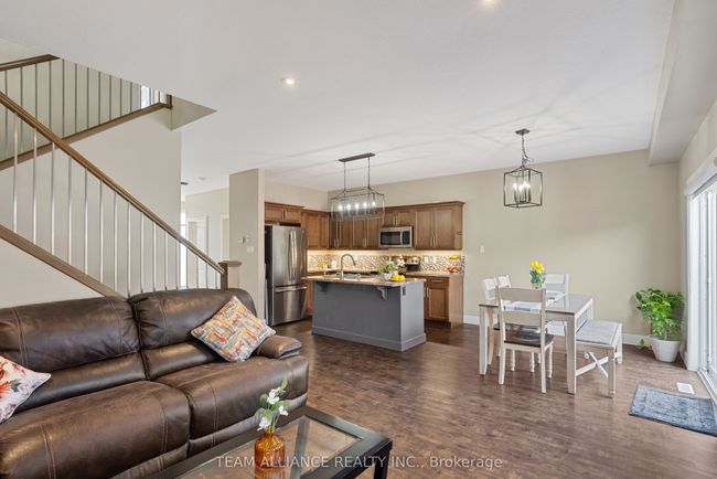 25 Queensway Dr, House other with 3 bedrooms, 4 bathrooms and 4 parking in Strathroy ON | Image 5