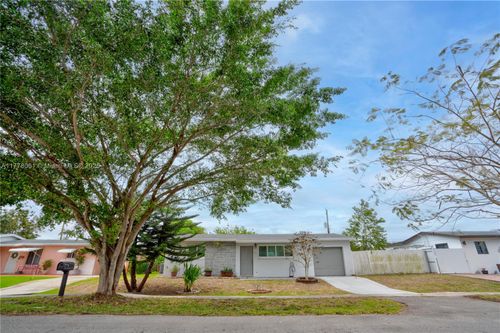 8000 Nw 174th Ter, Hialeah, FL, 33015-3624 | Card Image