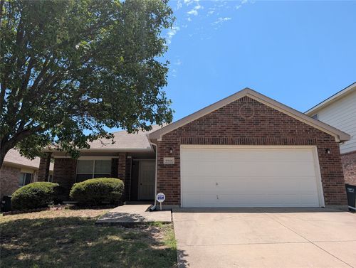9949 Sparrow Hawk Ln, Fort Worth, TX, 76108-4330 | Card Image