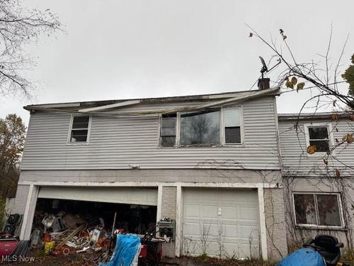 1231 E Howe Rd, Tallmadge, OH, 44278-1610 | Card Image