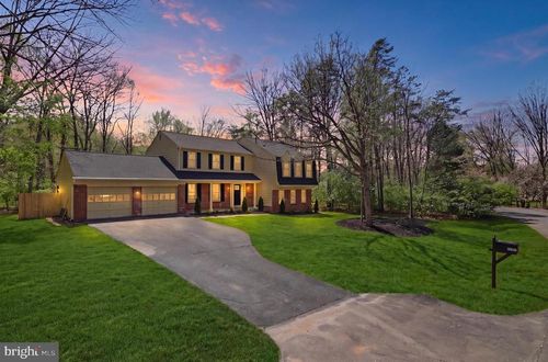 12131 Holly Knoll Cir, GREAT FALLS, VA, 22066-1227 | Card Image