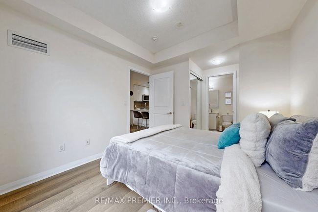 2210 - 5025 Four Springs Ave, Condo with 2 bedrooms, 1 bathrooms and null parking in Mississauga ON | Image 12