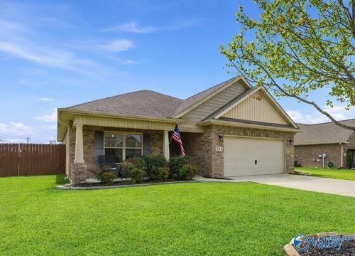 233 Olde Dogwood Trl, Decatur, AL, 35603-7512 | Card Image
