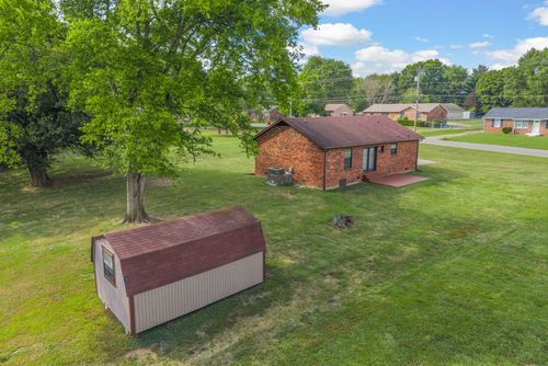 324 Welchwood Dr, Clarksville, TN, 37040-6739 | Card Image