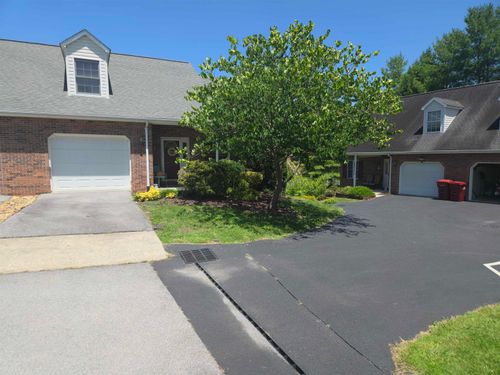 41 Cherokee Ridge Ct, Johnson City, TN, 37604-3767 | Card Image