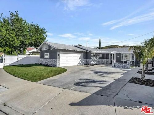 28040 Ermine Pl, Canyon Country, CA, 91351-1138 | Card Image