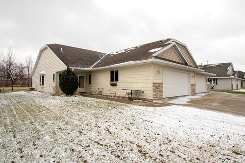 224 Ottawa Avenue Se, Hutchinson, MN, 55350 | Card Image