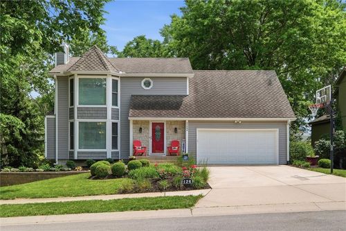 11249 Lakeview Dr, Kansas City, KS, 66109-3491 | Card Image