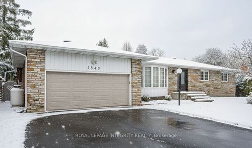 1843 Rideau Rd, Gloucester, ON, K1X1E1 | Card Image