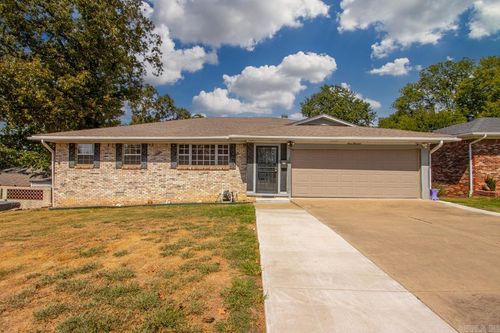 7000 Marguerite Ln, Little Rock, AR, 72205-5034 | Card Image