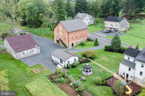 445 Camargo Rd, QUARRYVILLE, PA, 17566-9209 | Card Image