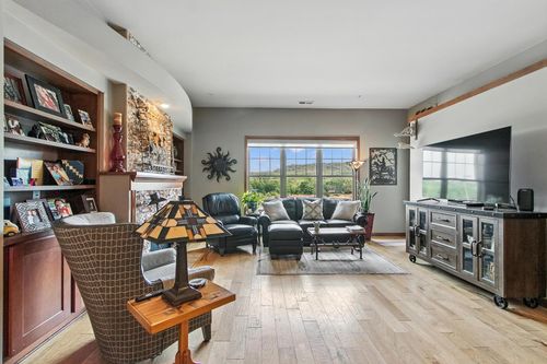 unit-112-440 Water St, Prairie Du Sac, WI, 53578-1249 | Card Image
