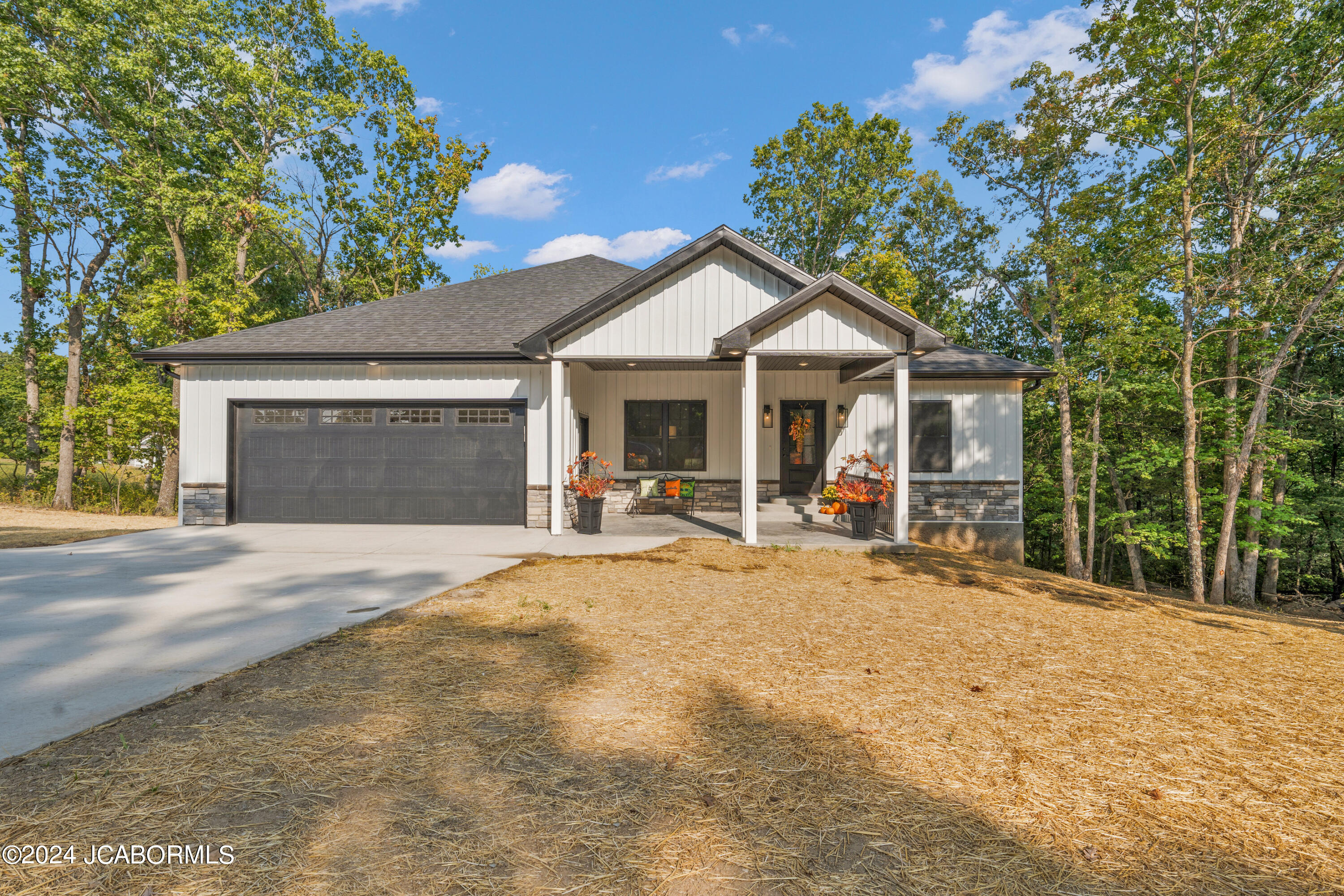Sterling Ridge Dr, Holts Summit, MO 65043