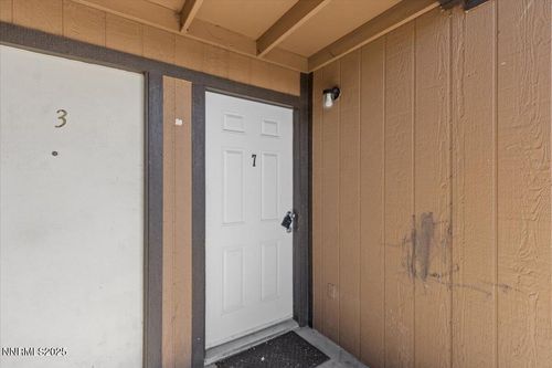 7-2090 Highview Ct, Reno, NV, 89512-1861 | Card Image