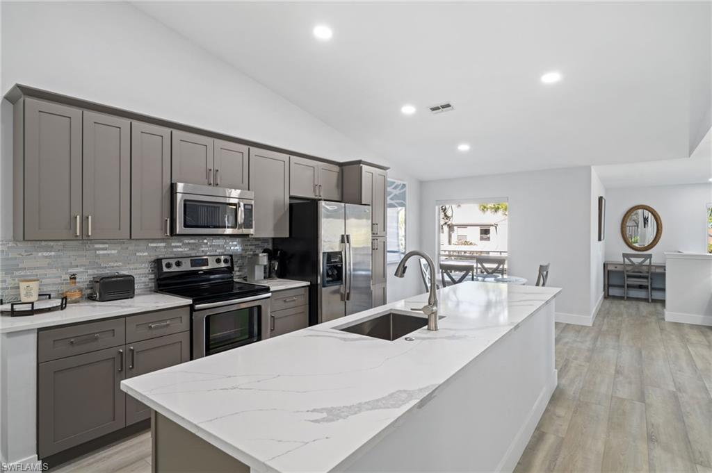 Residential in NAPLES 4