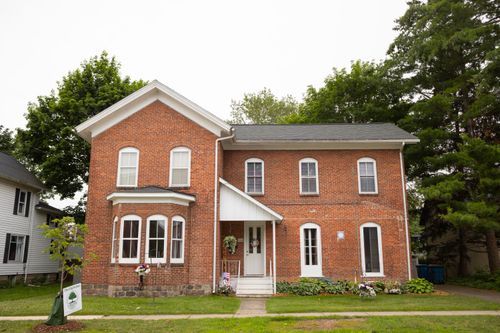 112 E Maple St, Vicksburg, MI, 49097-1215 | Card Image
