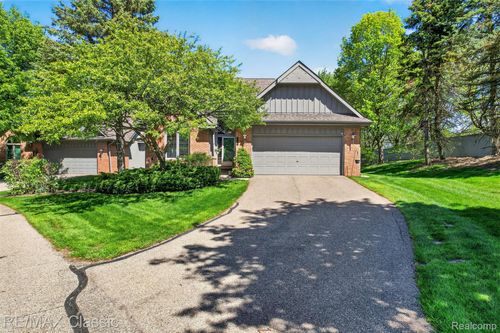 37828 Avon Ln, Farmington Hills, MI, 48331-3093 | Card Image