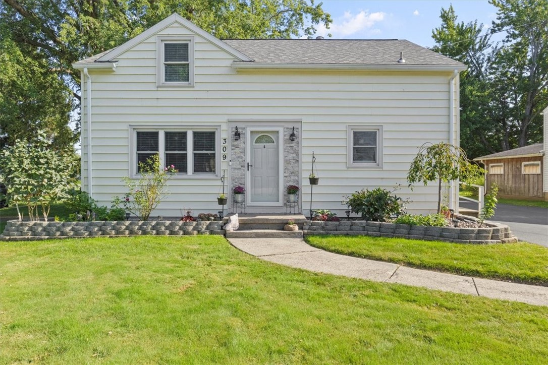 Lowden Point Rd, Rochester, NY 14612